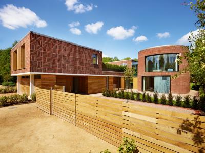 Ceglana rezydencja z ognistym temperamentem